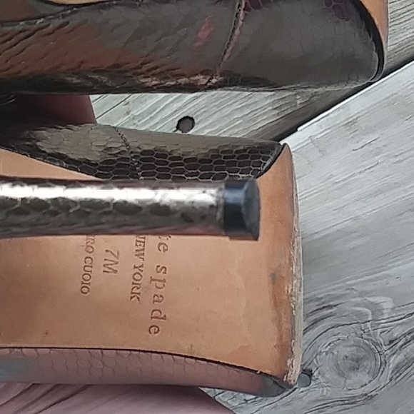 Kate Spade Pumps Leather Snakeskin Print Burnished Gold Over Beige size 7M - Picture 12 of 13